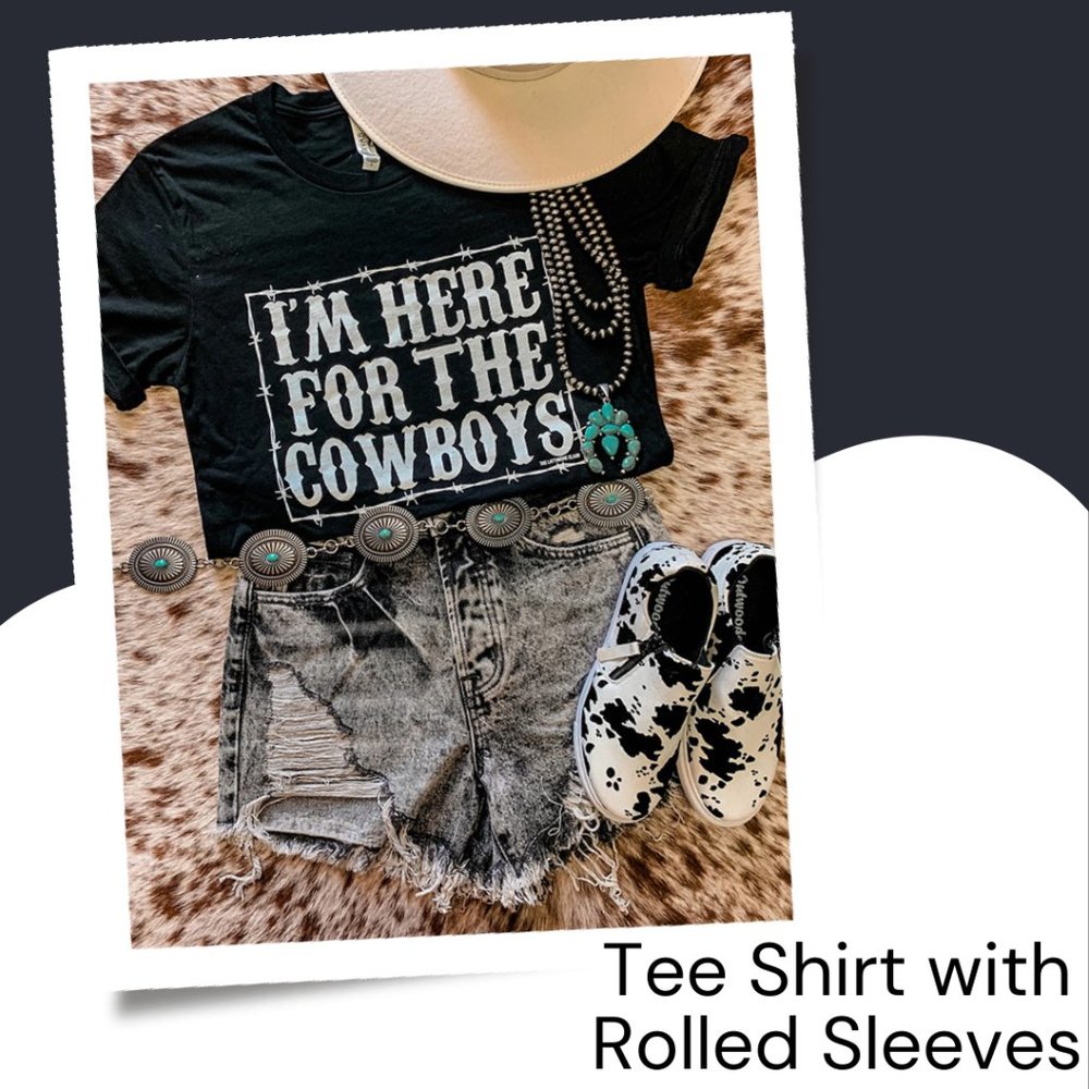 I'm Here for the Cowboys Short Sleeve Graphic Tee in Black